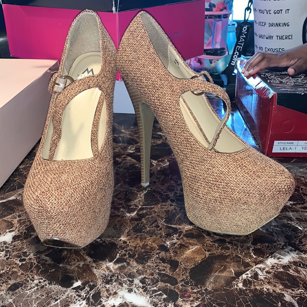 6in platform pumps with strap